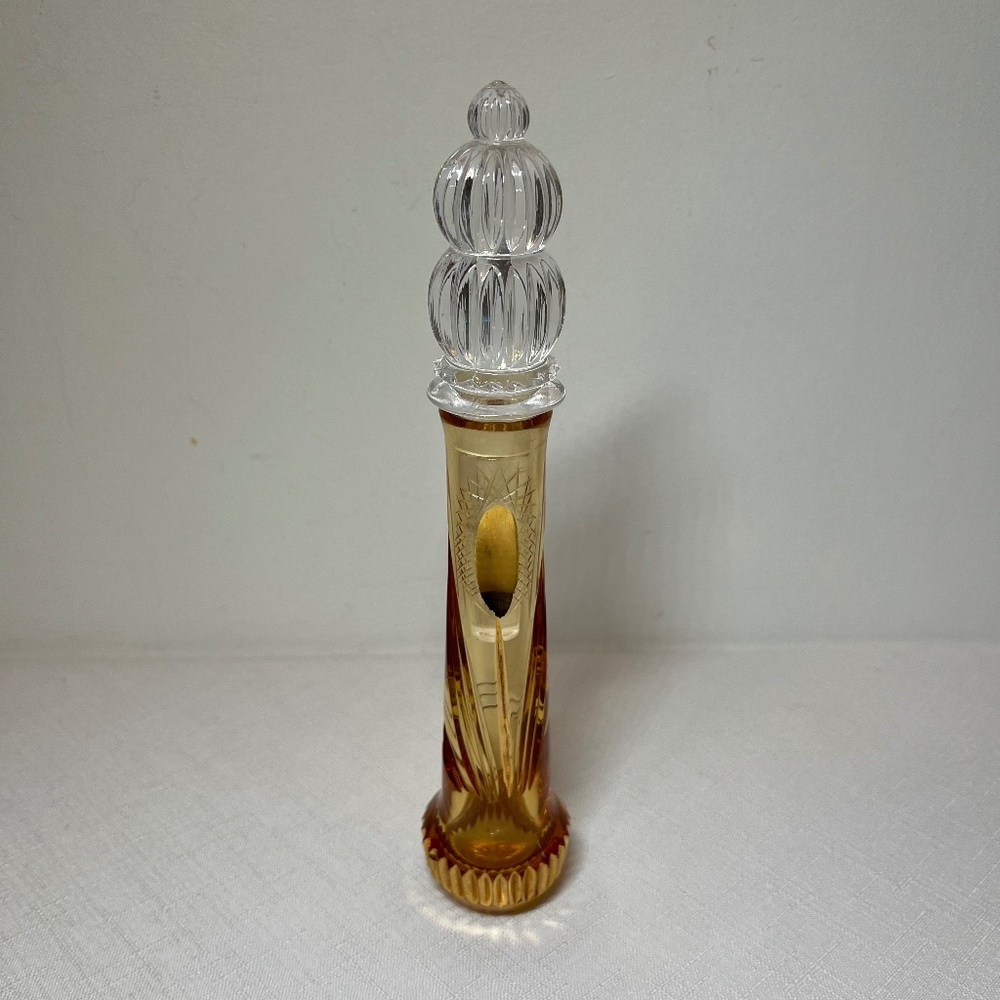 Crystal vintage bud vase with clear stopper
Amber
Vintage 
Great gift
